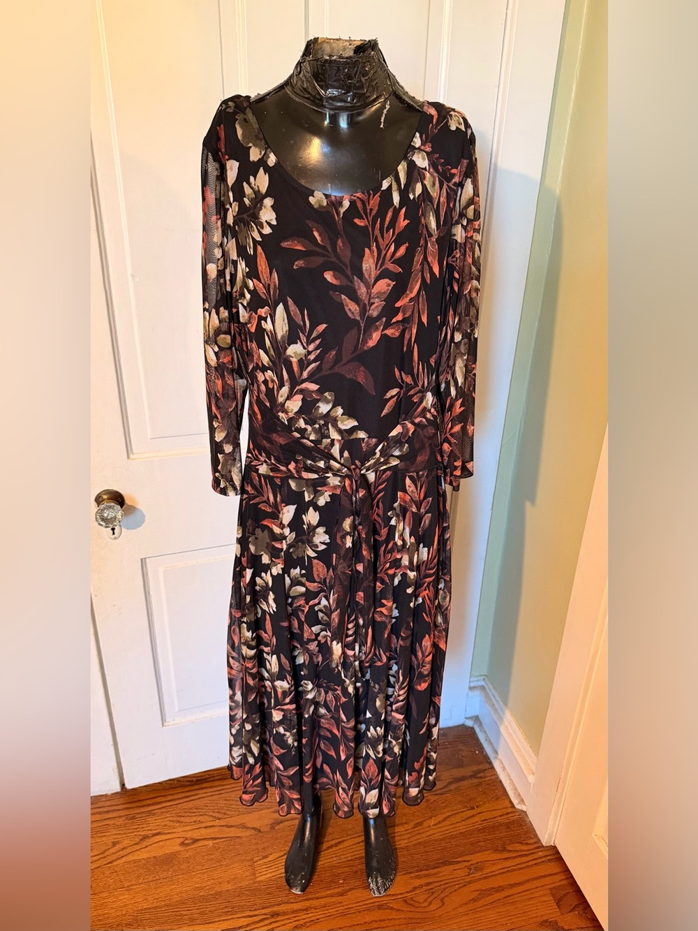 NWT - Connected Apparel- Floral Long Sleeve Black & Rust Dress - Size 16